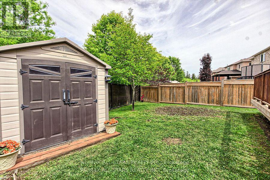 Photo 14 of 16 James Ratcliff Avenue, Whitchurchstouffville ON
