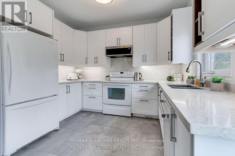 Photo 6 of 16 James Ratcliff Avenue, Whitchurchstouffville ON