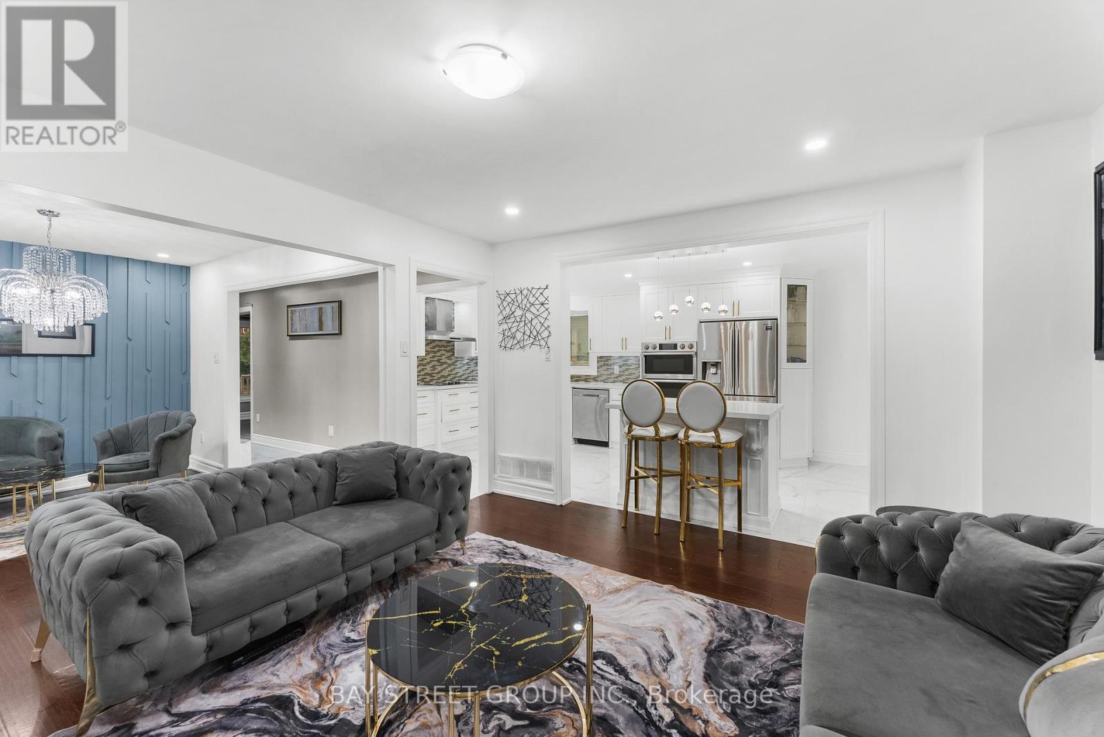 Photo 15 of 34 Lamp Crescent, Vaughan ON