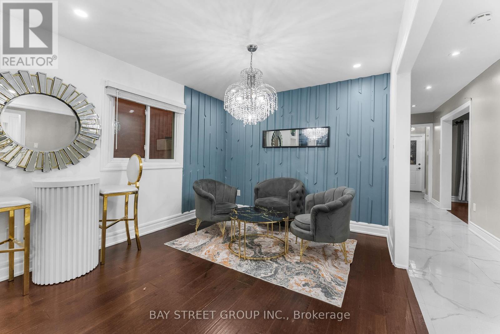 Photo 16 of 34 Lamp Crescent, Vaughan ON