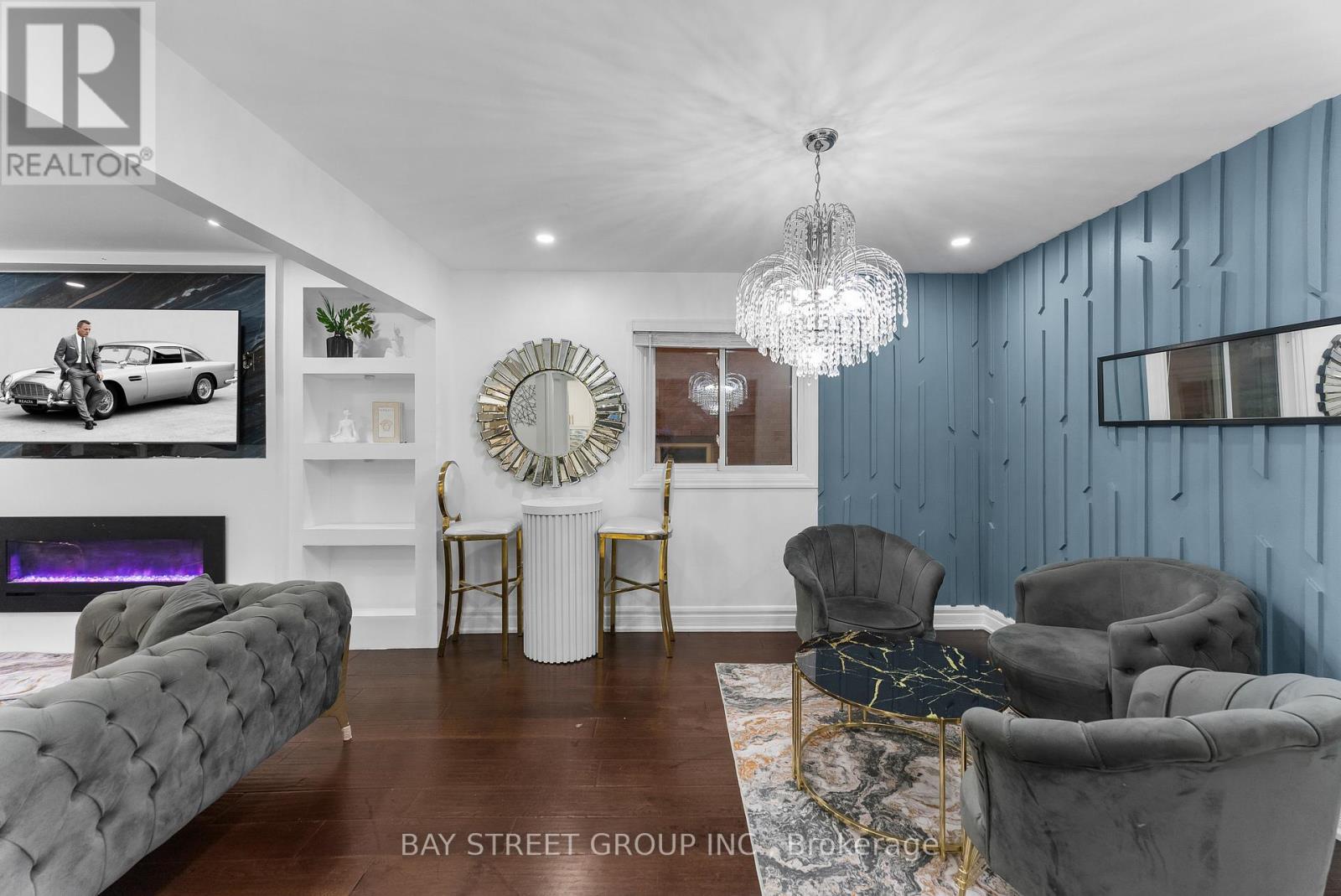 Photo 18 of 34 Lamp Crescent, Vaughan ON