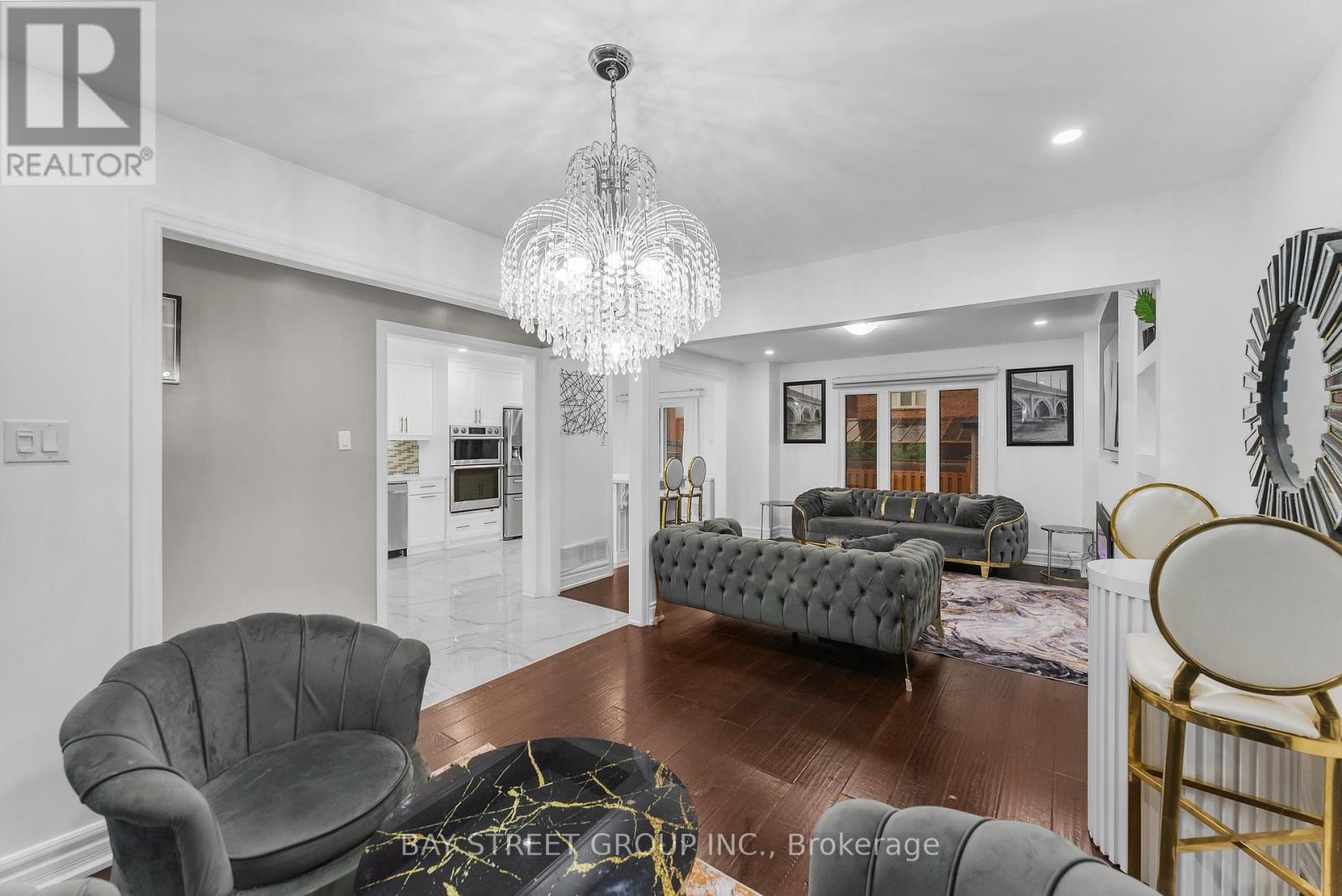 Photo 19 of 34 Lamp Crescent, Vaughan ON