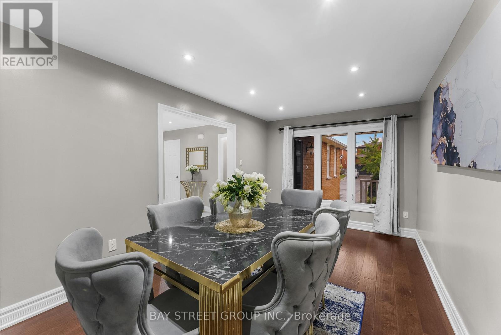 Photo 21 of 34 Lamp Crescent, Vaughan ON