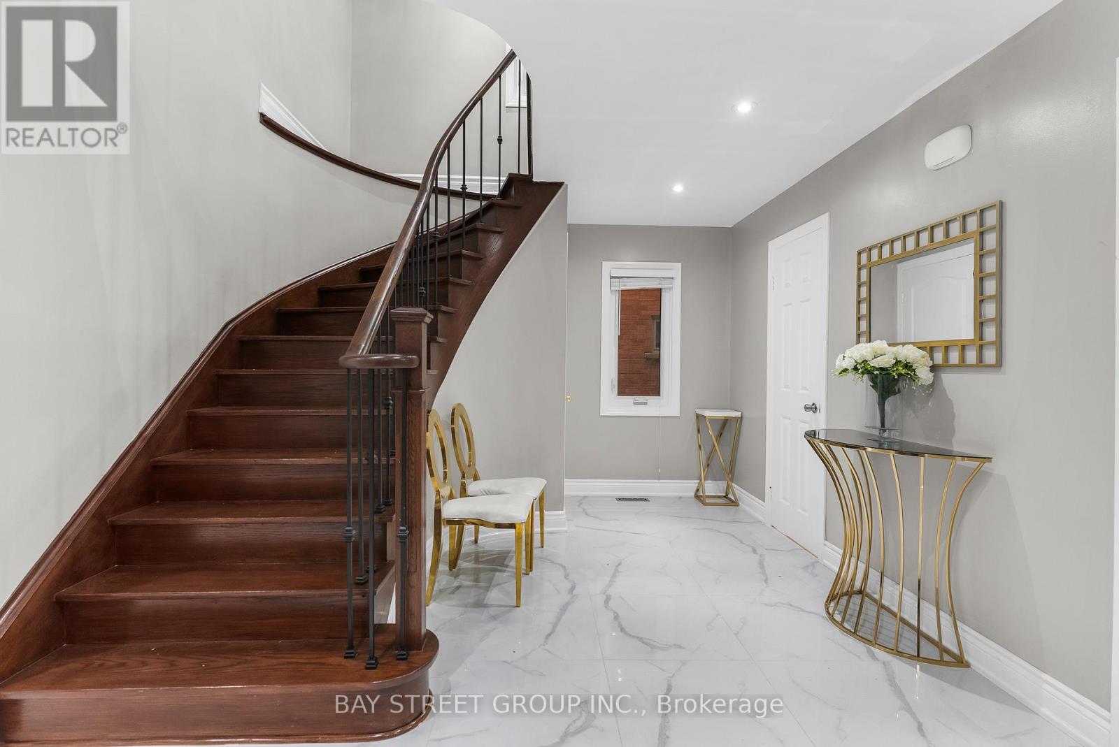 Photo 23 of 34 Lamp Crescent, Vaughan ON