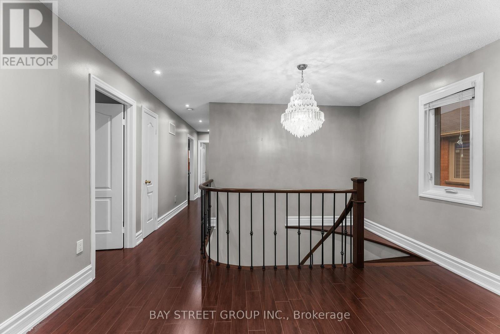 Photo 26 of 34 Lamp Crescent, Vaughan ON
