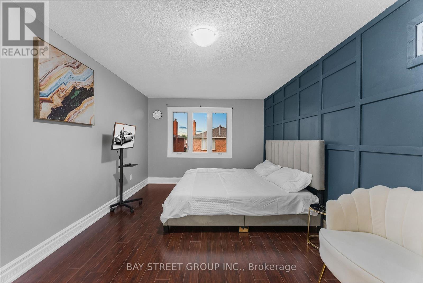 Photo 28 of 34 Lamp Crescent, Vaughan ON