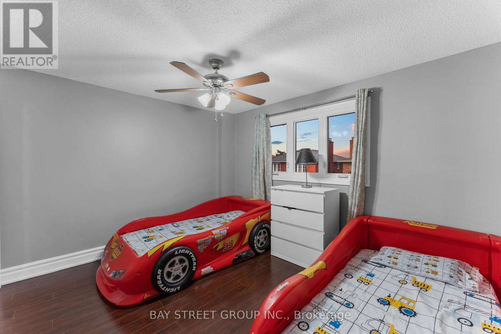 Photo 36 of 34 Lamp Crescent, Vaughan ON