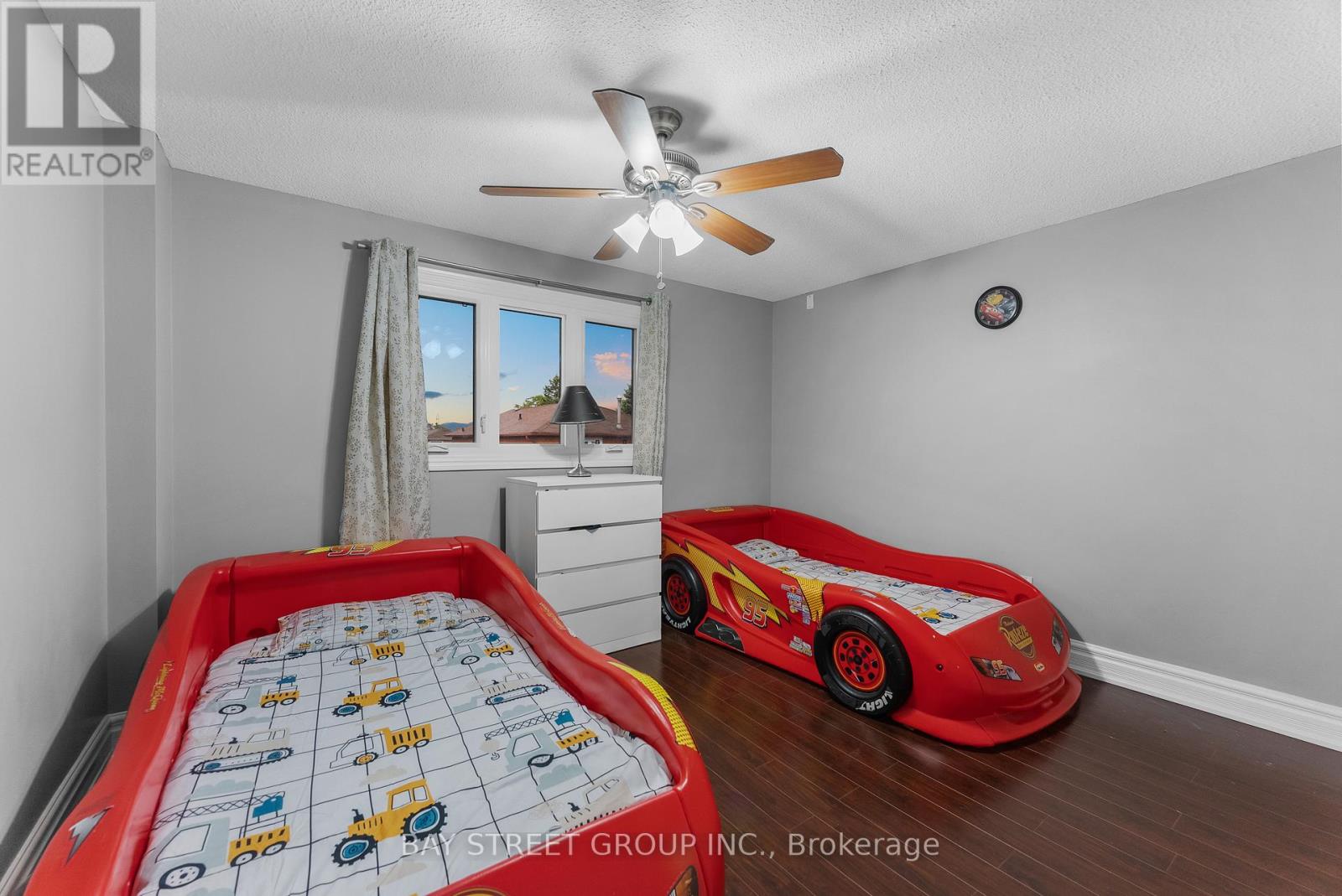 Photo 37 of 34 Lamp Crescent, Vaughan ON