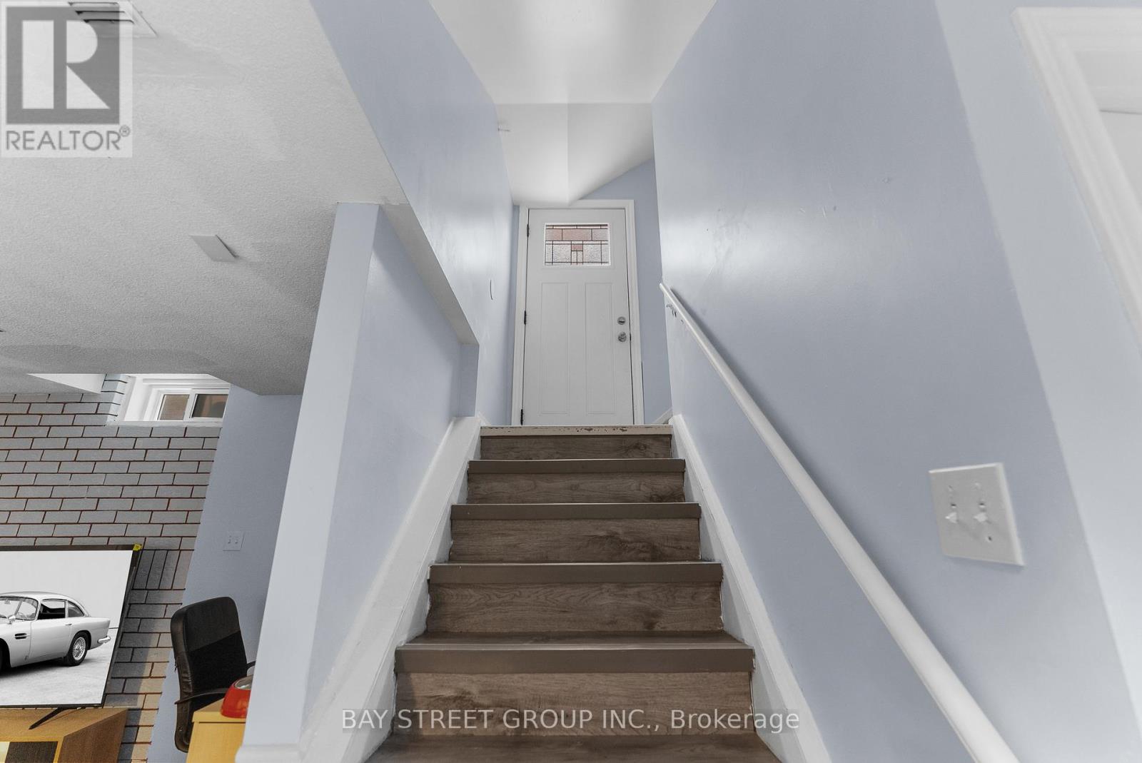 Photo 38 of 34 Lamp Crescent, Vaughan ON