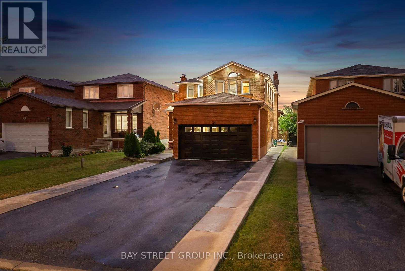 Photo 4 of 34 Lamp Crescent, Vaughan ON