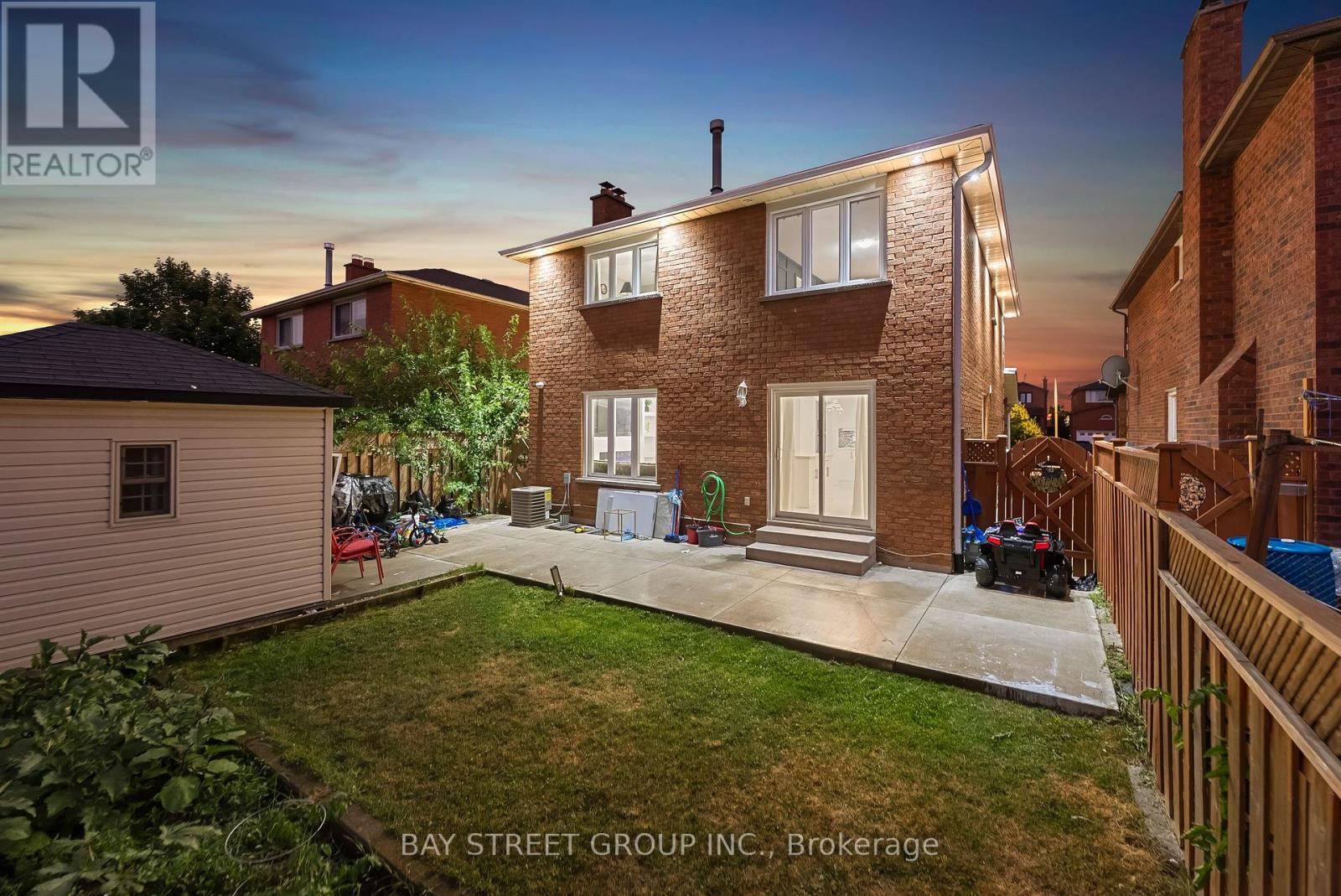 Photo 45 of 34 Lamp Crescent, Vaughan ON