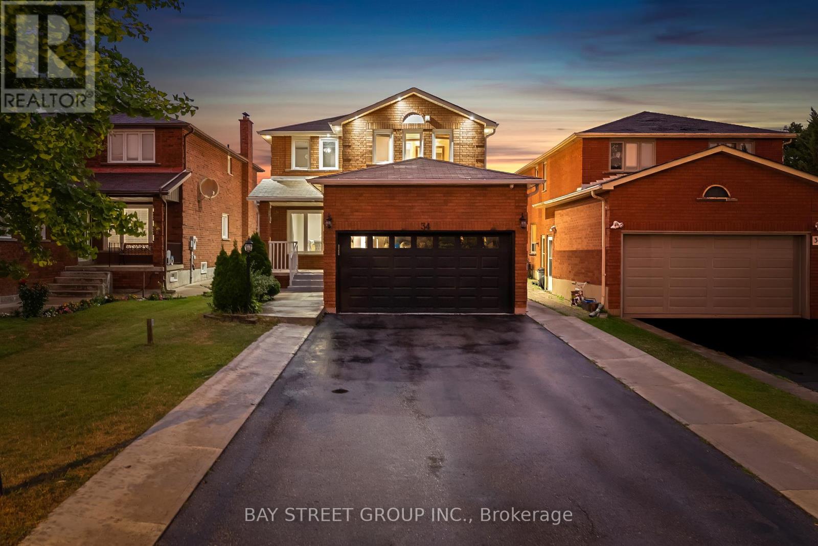 Photo 5 of 34 Lamp Crescent, Vaughan ON