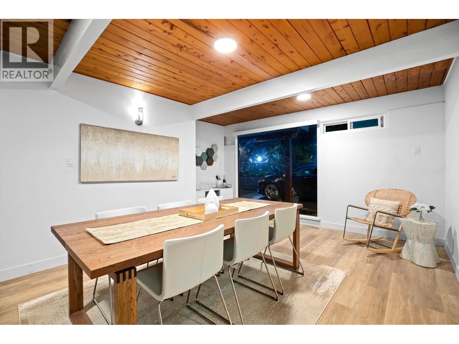Photo 7 of 530 Hadden Drive, West Vancouver BC
