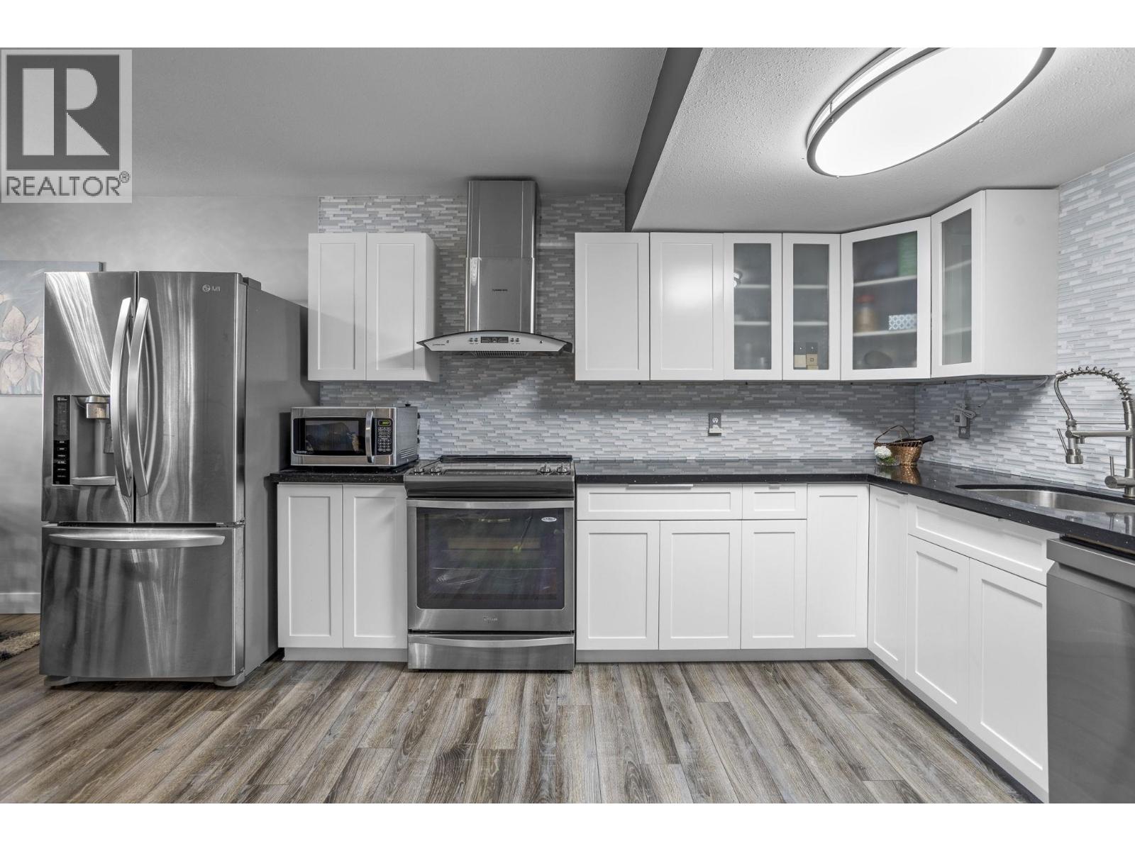 Photo 2 of 11330 238 Street, Maple Ridge BC