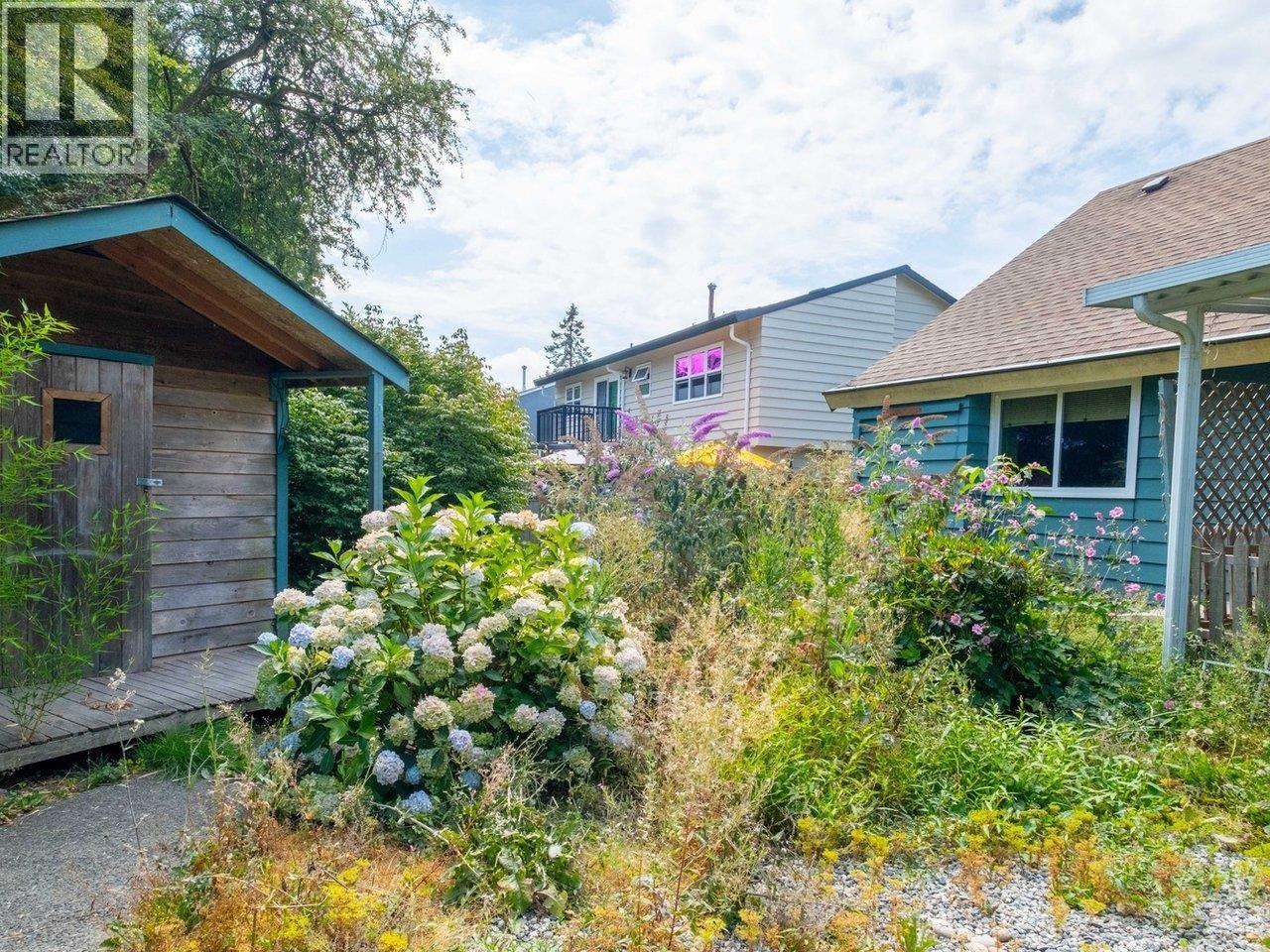 Photo 3 of 4498 46 B Street, Delta BC