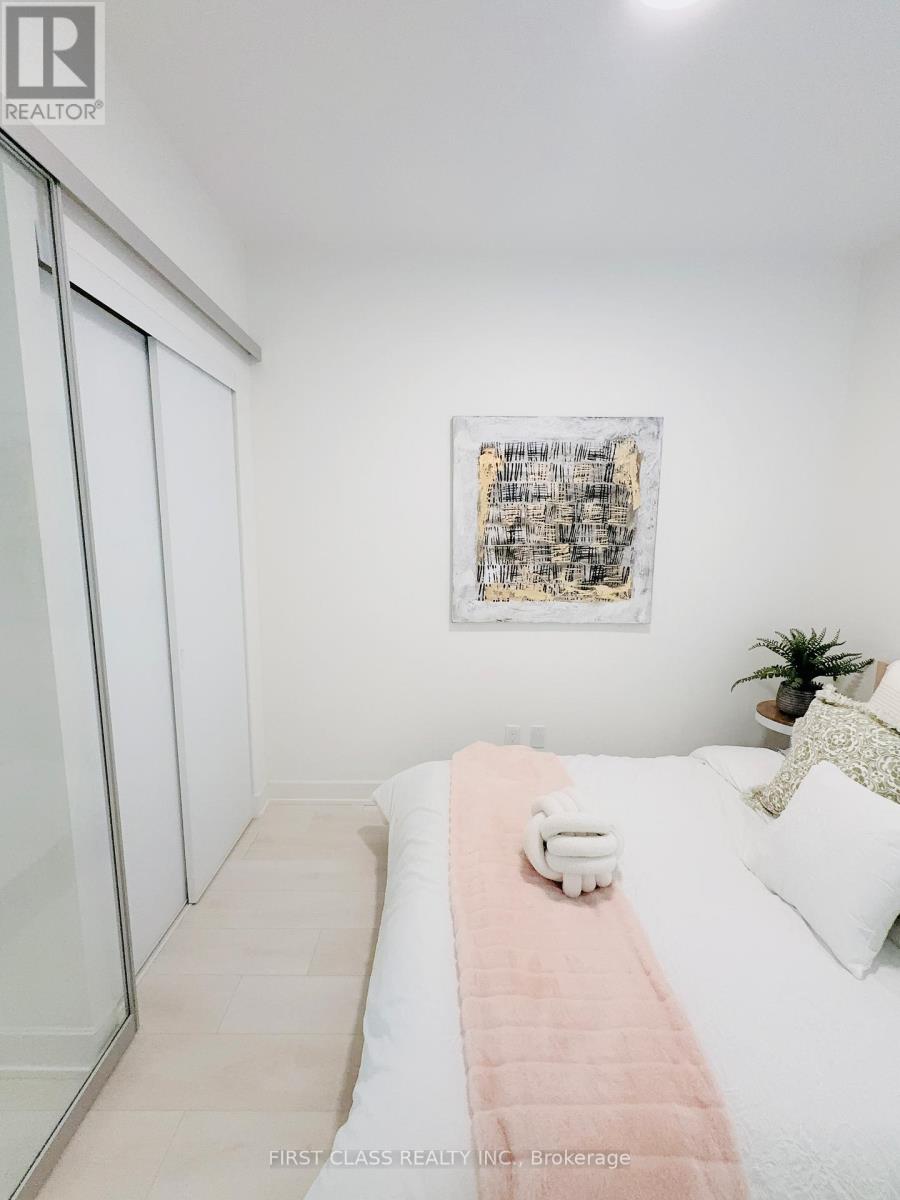 Photo 1 of 806 15 Mercer Street, Toronto ON