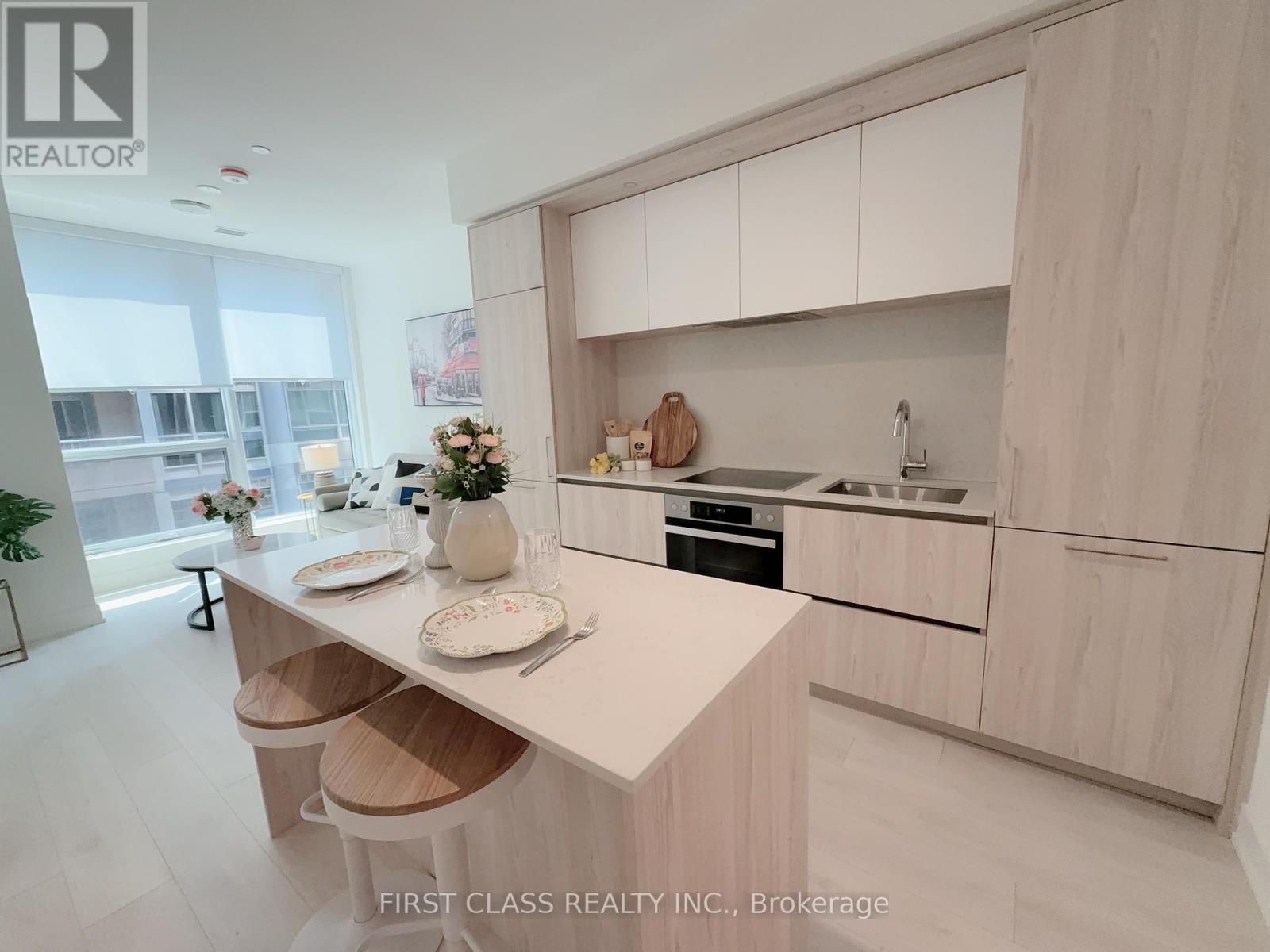 Photo 3 of 806 15 Mercer Street, Toronto ON
