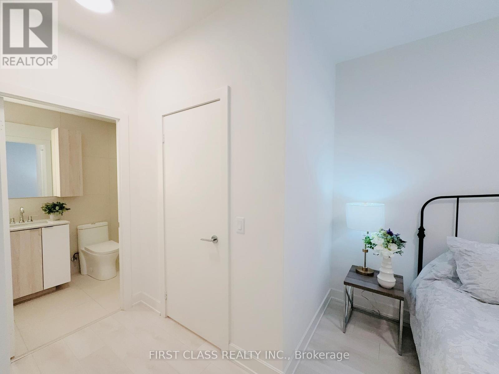 Photo 5 of 806 15 Mercer Street, Toronto ON