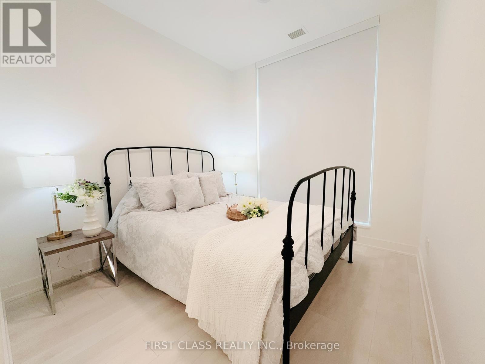 Photo 11 of 806 15 Mercer Street, Toronto ON