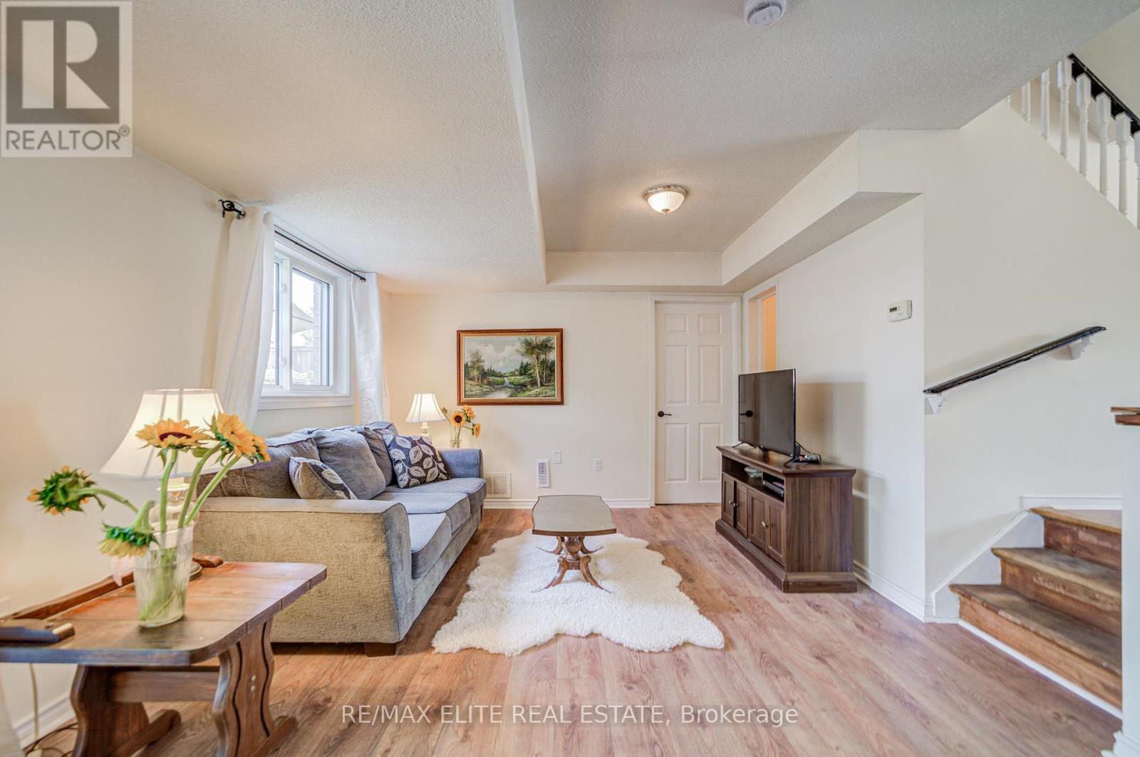 Photo 16 of 222 Country Lane, Barrie ON