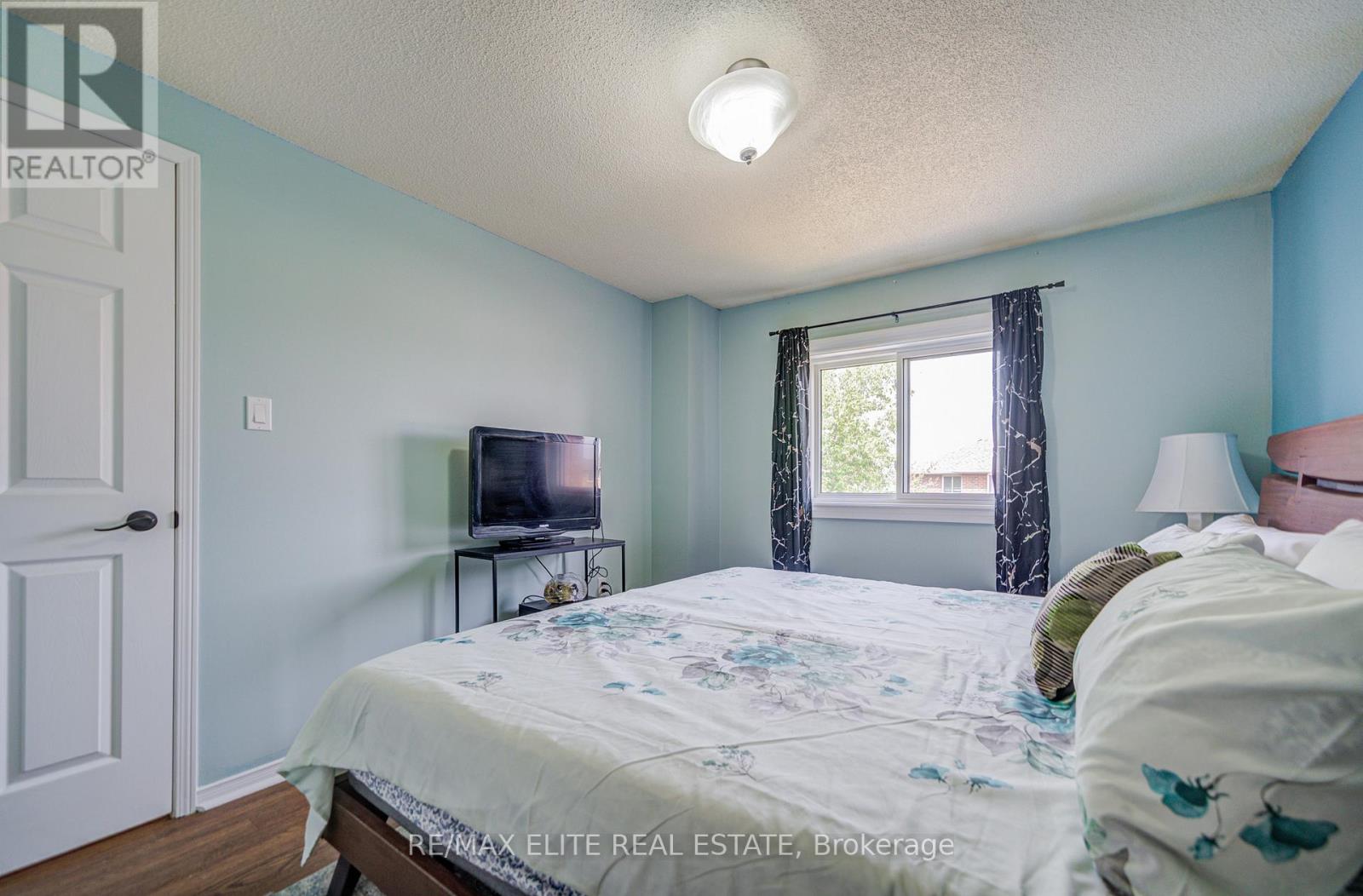 Photo 23 of 222 Country Lane, Barrie ON