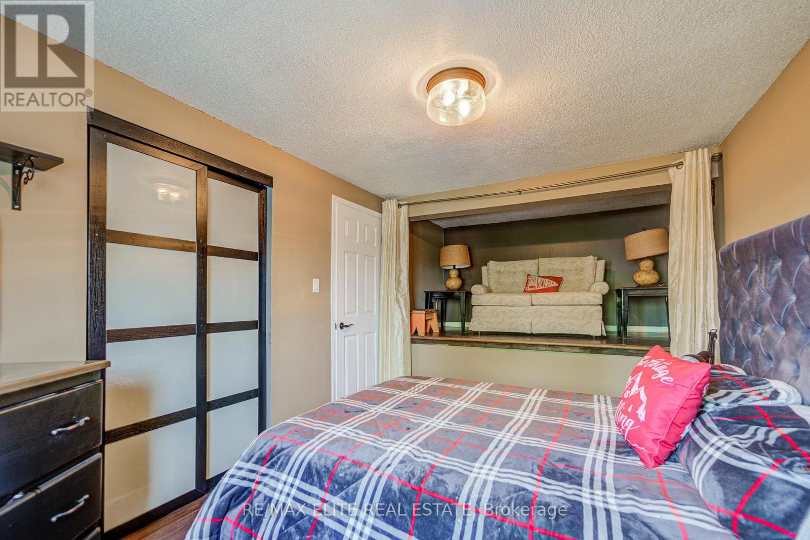 Photo 25 of 222 Country Lane, Barrie ON