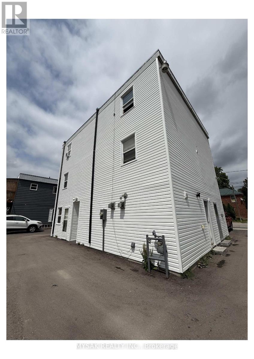 Photo 3 of 81 85 Peter Street, Orillia ON