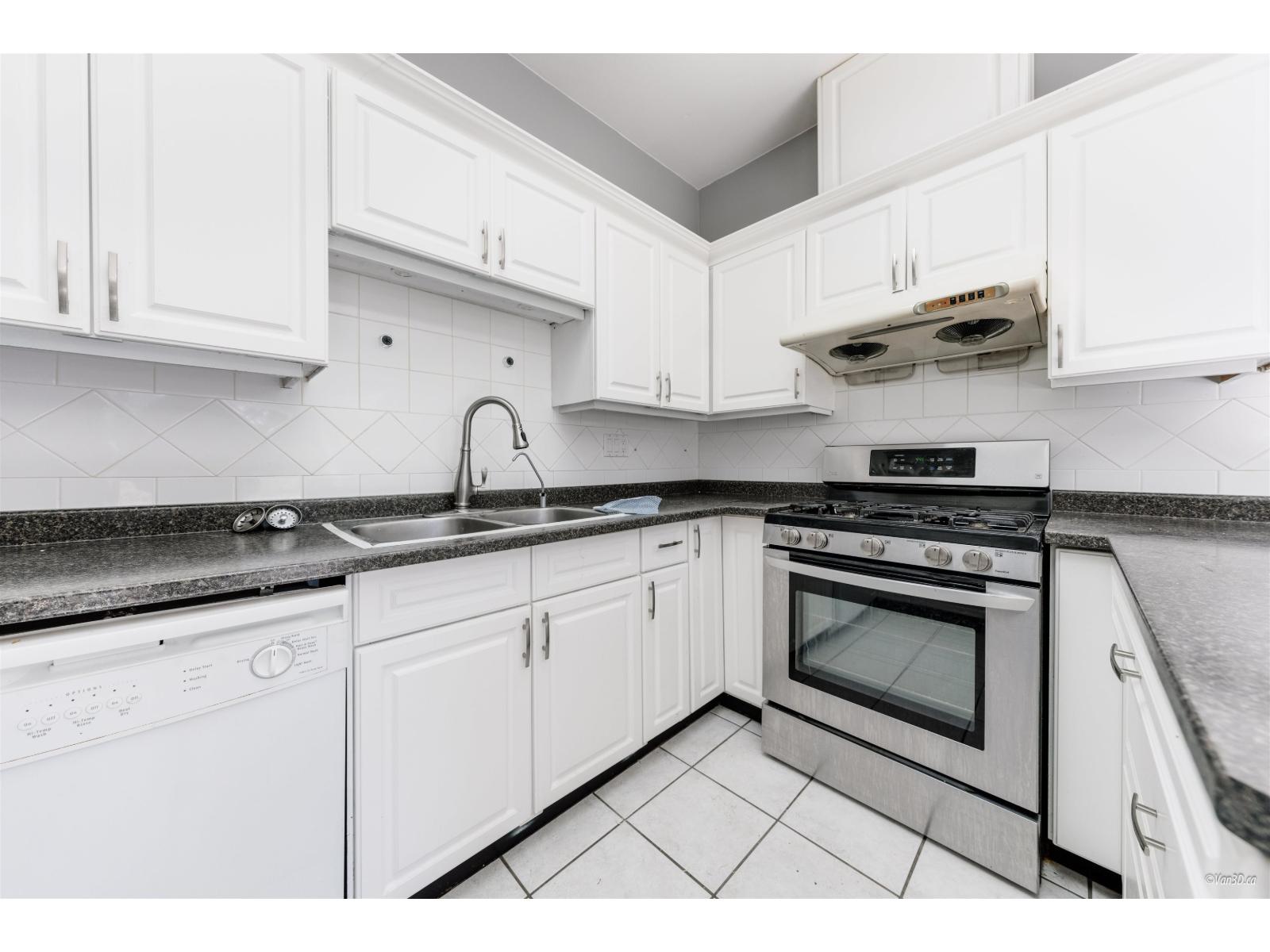 Photo 3 of 1635 136 Avenue, Surrey BC