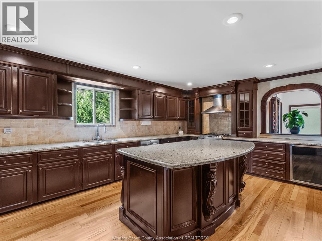 Photo 8 of 25 Ivy Lane, Kingsville ON