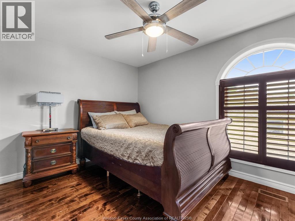 Photo 3 of 25 Ivy Lane, Kingsville ON