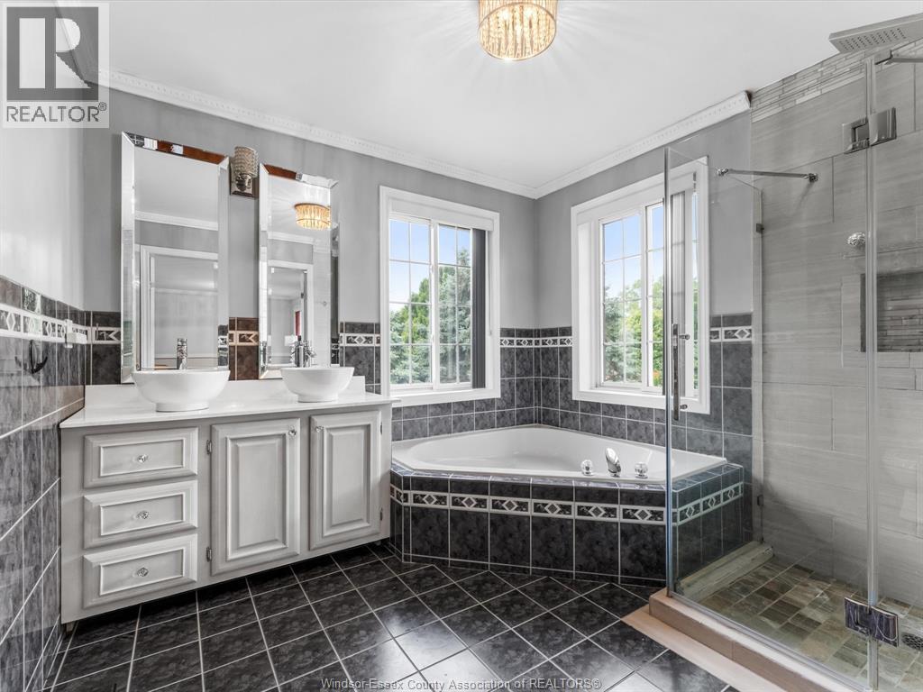 Photo 15 of 25 Ivy Lane, Kingsville ON