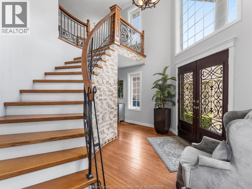 Photo 13 of 25 Ivy Lane, Kingsville ON