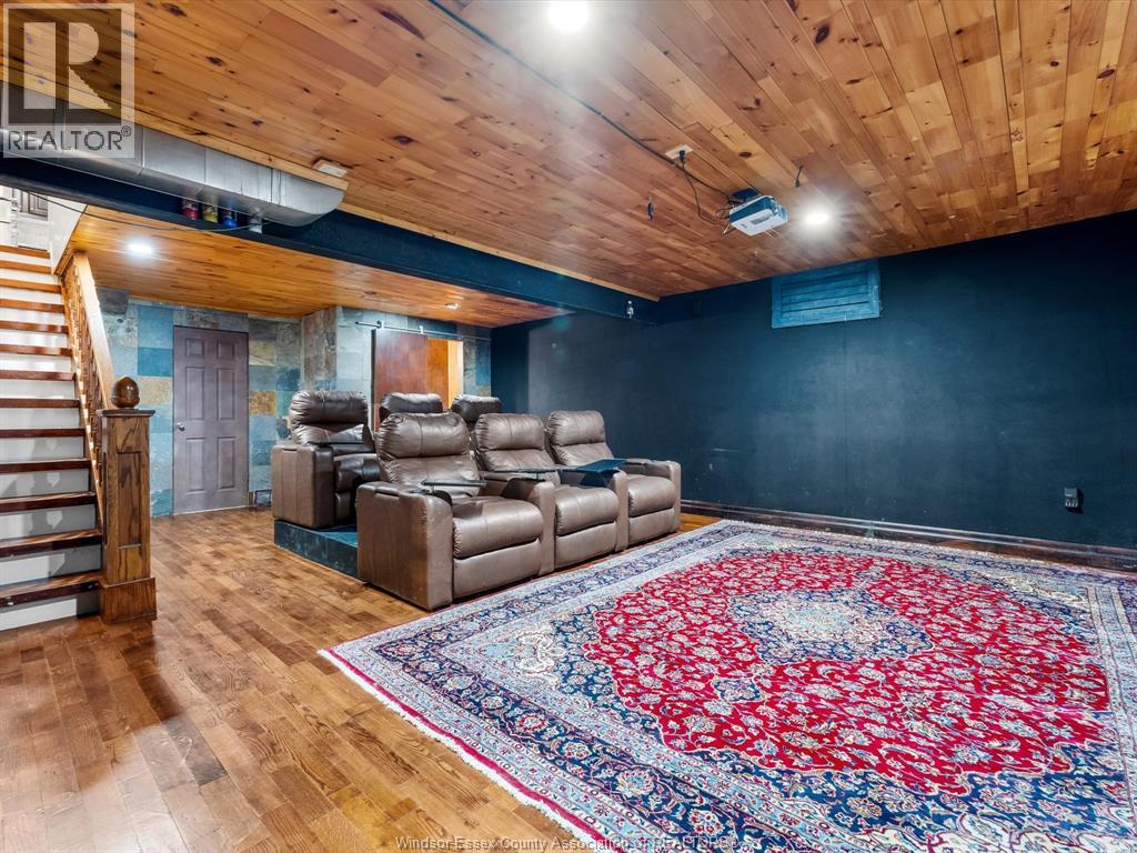 Photo 5 of 25 Ivy Lane, Kingsville ON