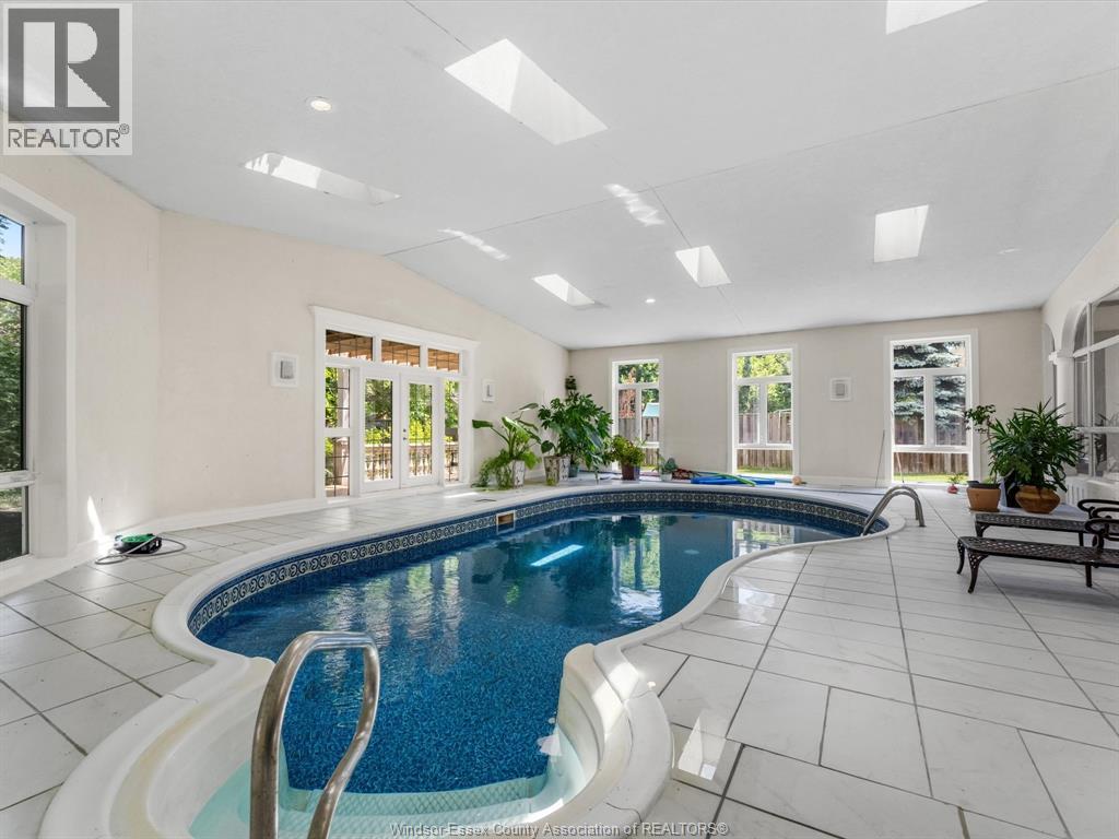 Photo 27 of 25 Ivy Lane, Kingsville ON