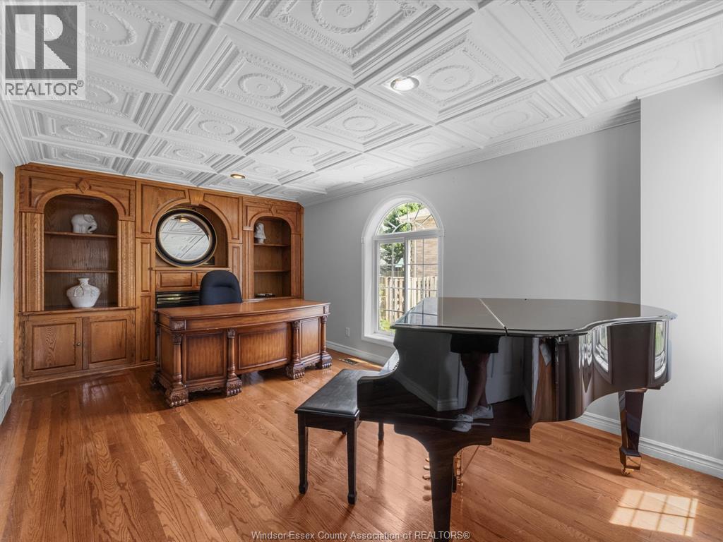 Photo 12 of 25 Ivy Lane, Kingsville ON