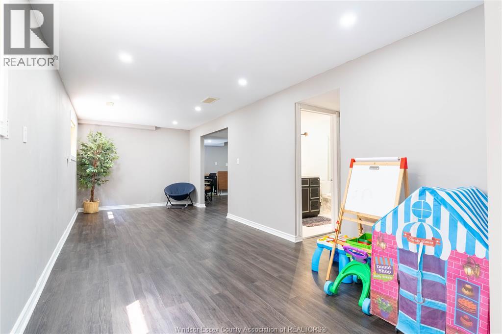 Photo 17 of 1435 Chateau, Windsor ON
