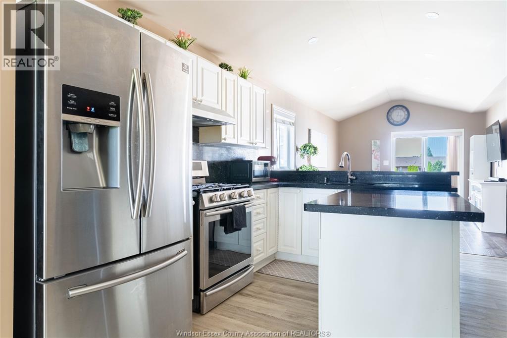 Photo 5 of 1435 Chateau, Windsor ON