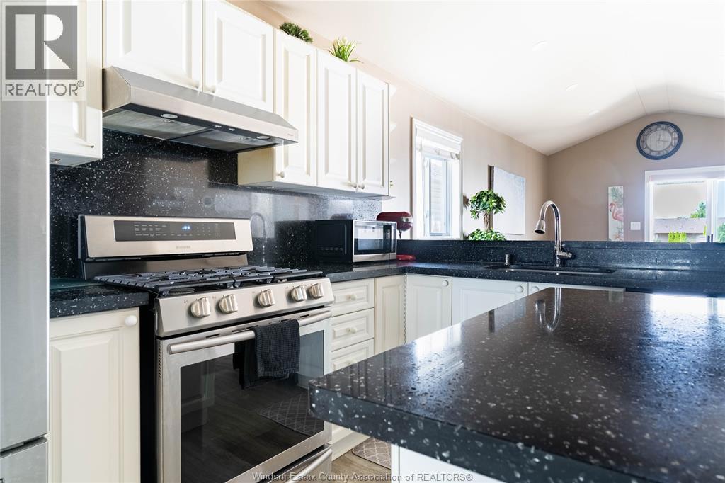 Photo 6 of 1435 Chateau, Windsor ON