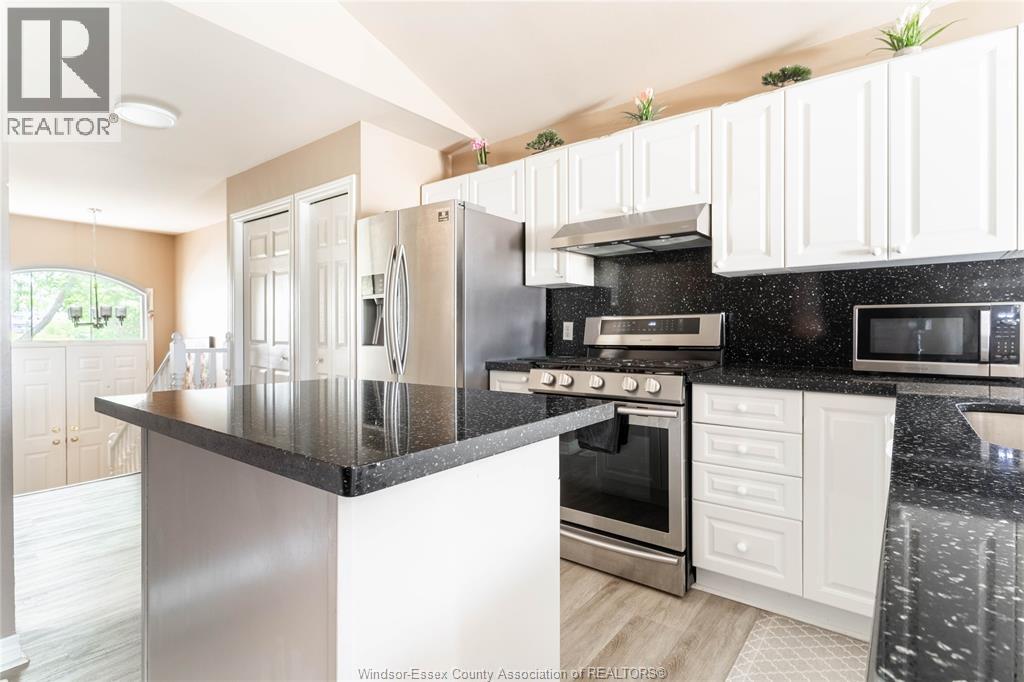 Photo 7 of 1435 Chateau, Windsor ON