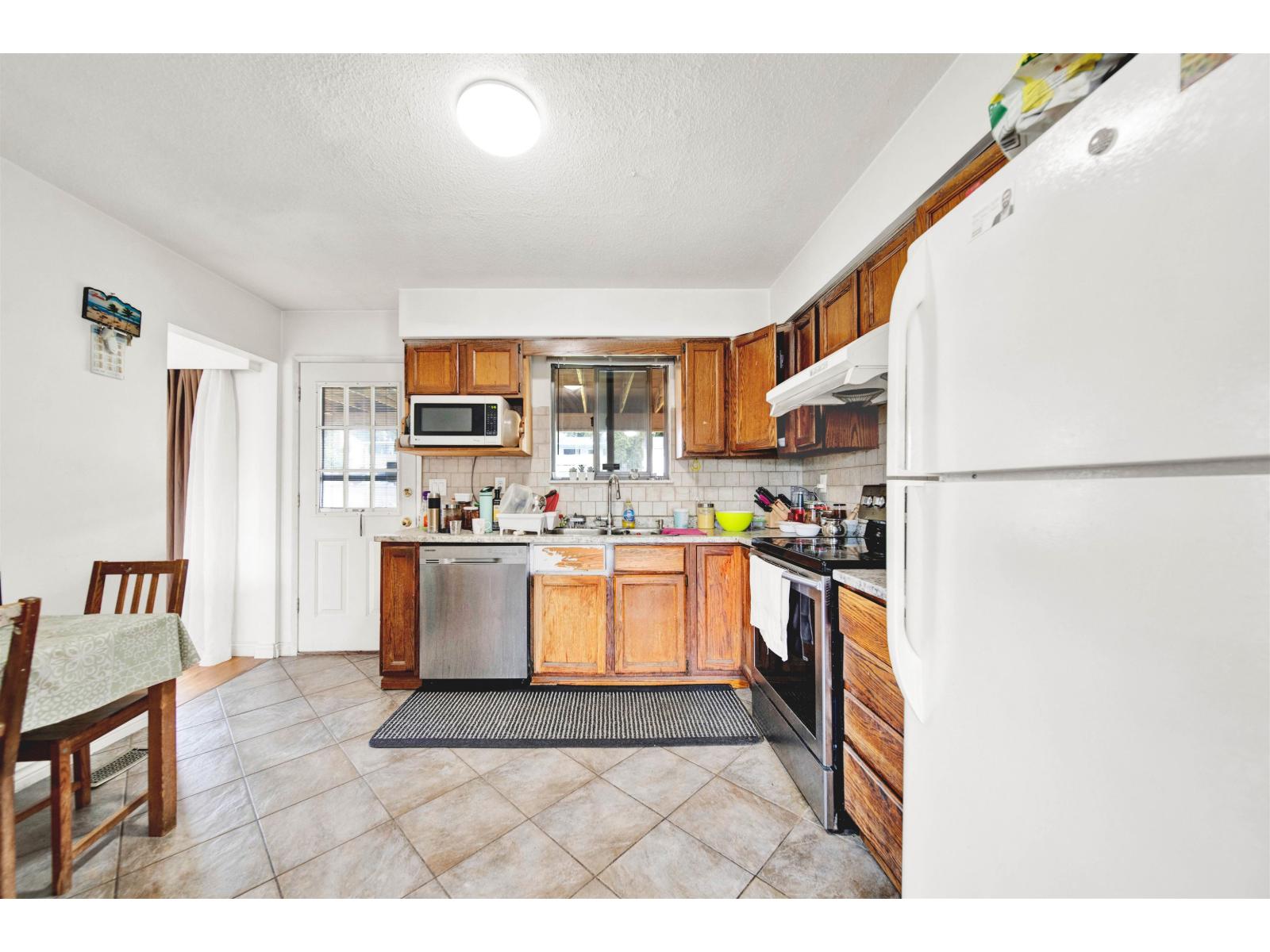 Photo 9 of 12234 99 A Avenue, Surrey BC