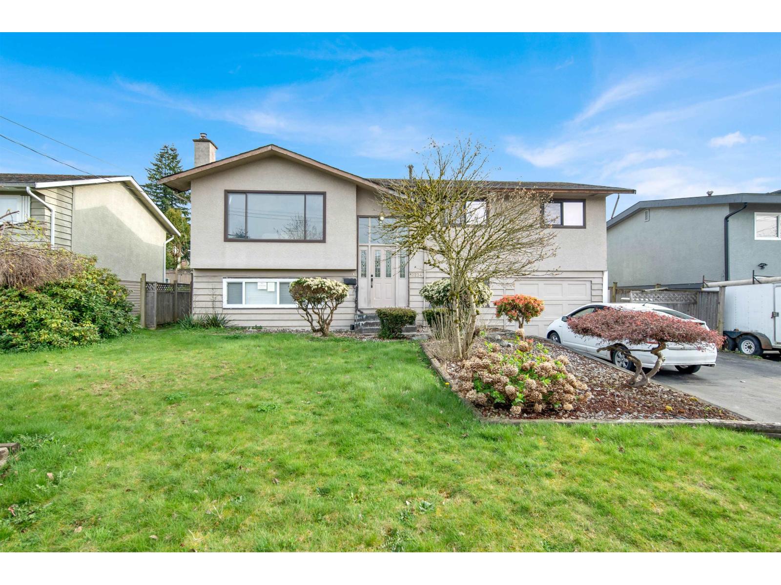 Photo 3 of 12234 99 A Avenue, Surrey BC