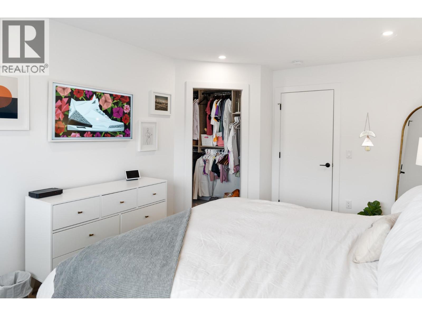 Photo 18 of 2481 Ethel Street, Kelowna BC