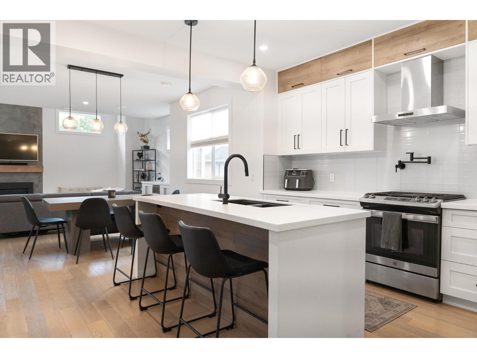 Photo 13 of 2481 Ethel Street, Kelowna BC