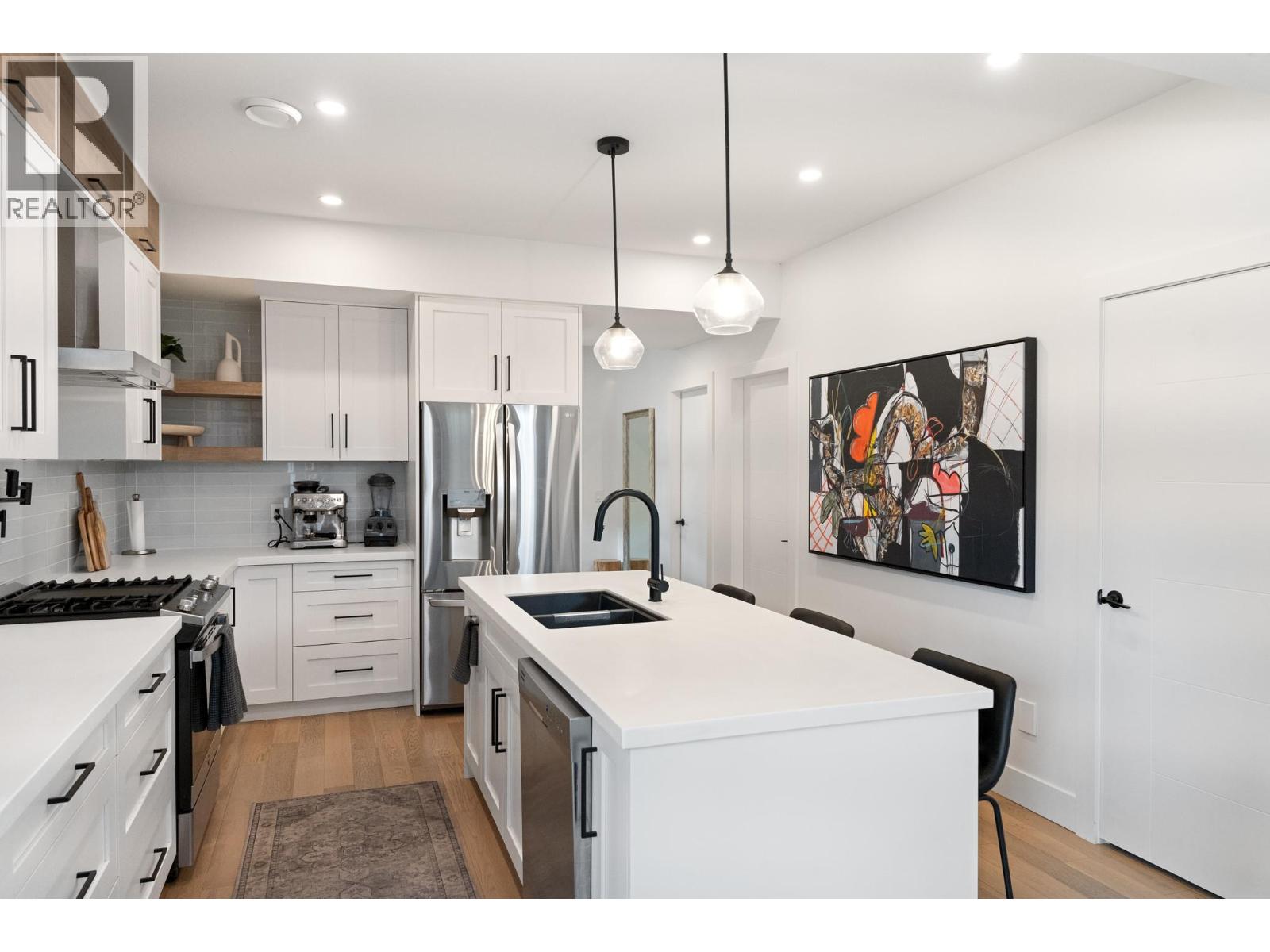 Photo 8 of 2481 Ethel Street, Kelowna BC