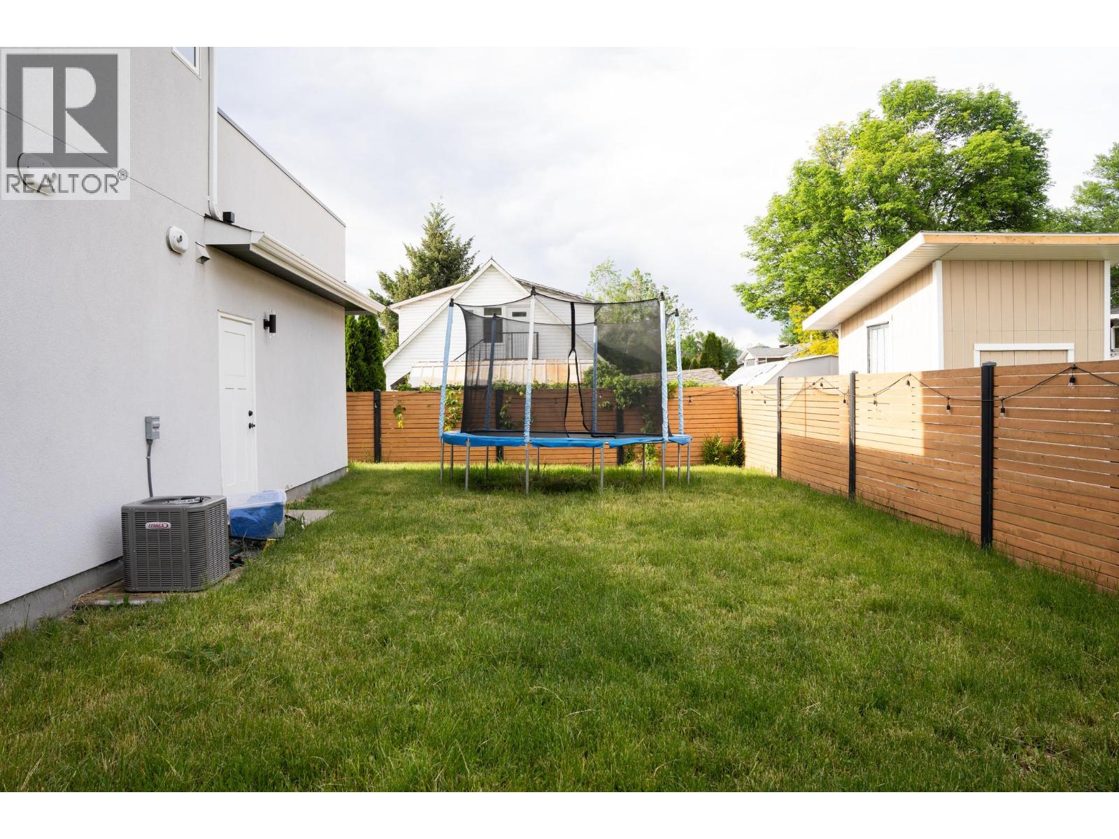 Photo 16 of 2481 Ethel Street, Kelowna BC