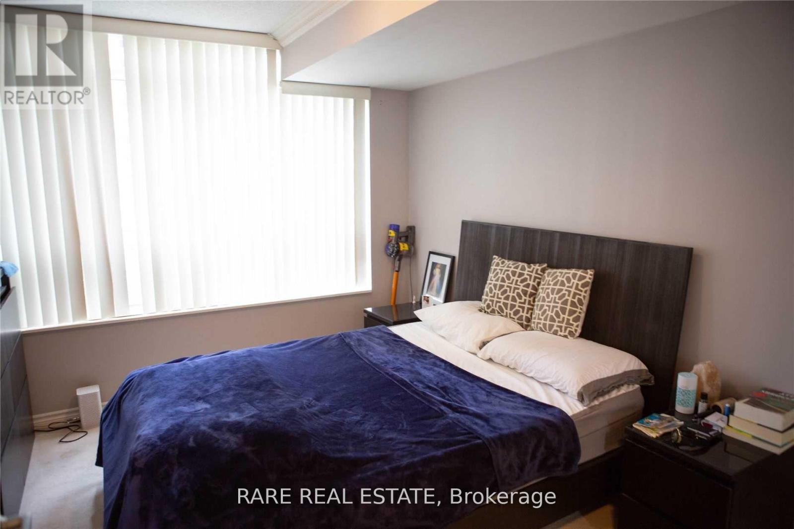 Photo 10 of 418 3880 Duke Of York Boulevard, Mississauga ON