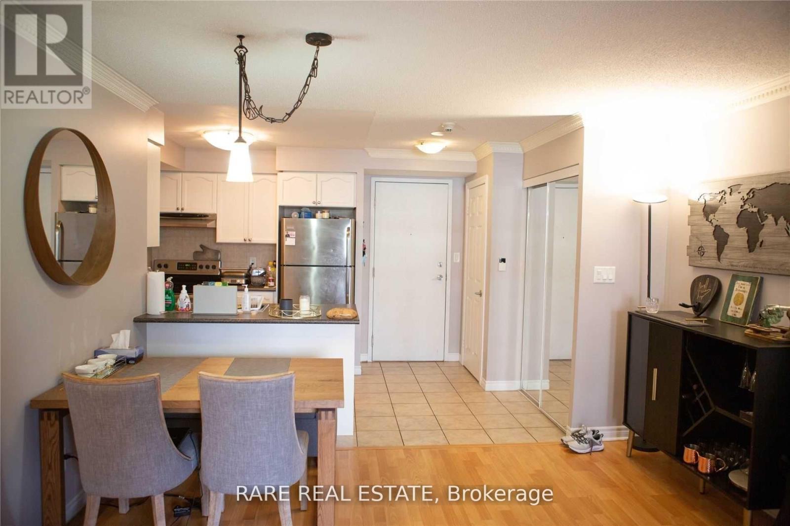 Photo 3 of 418 3880 Duke Of York Boulevard, Mississauga ON