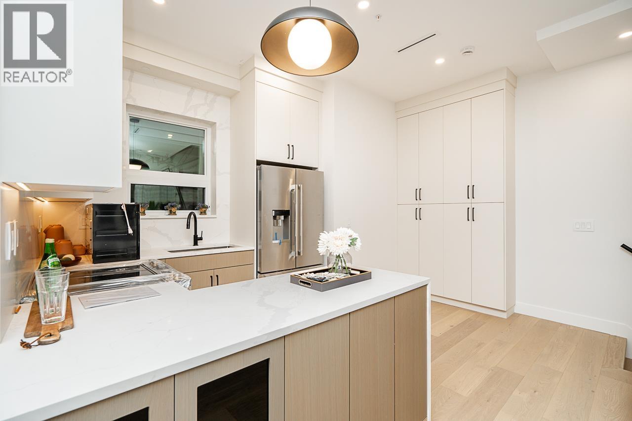 Photo 4 of 1 2753 Nanaimo Street, Vancouver BC