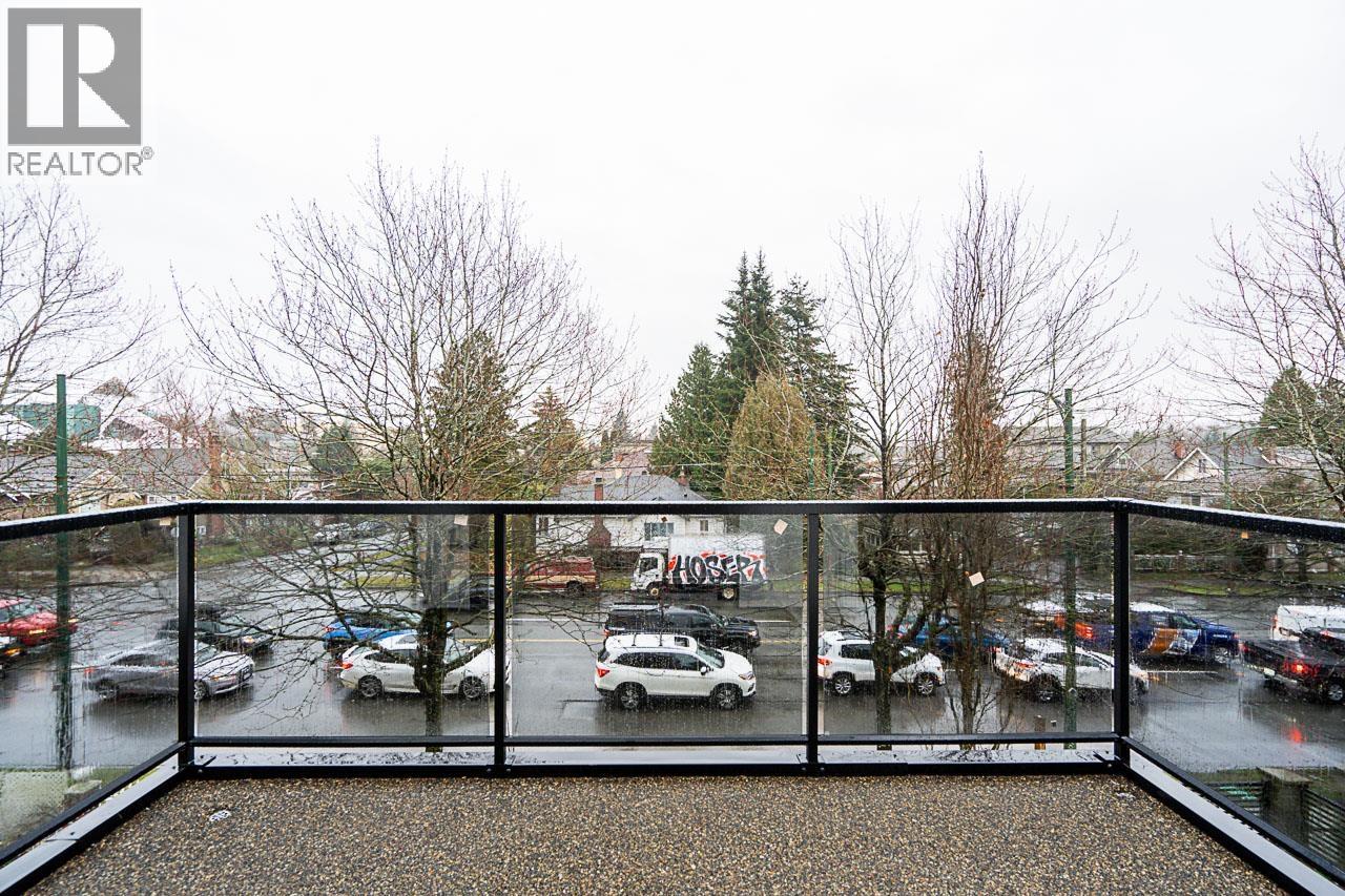 Photo 31 of 1 2753 Nanaimo Street, Vancouver BC