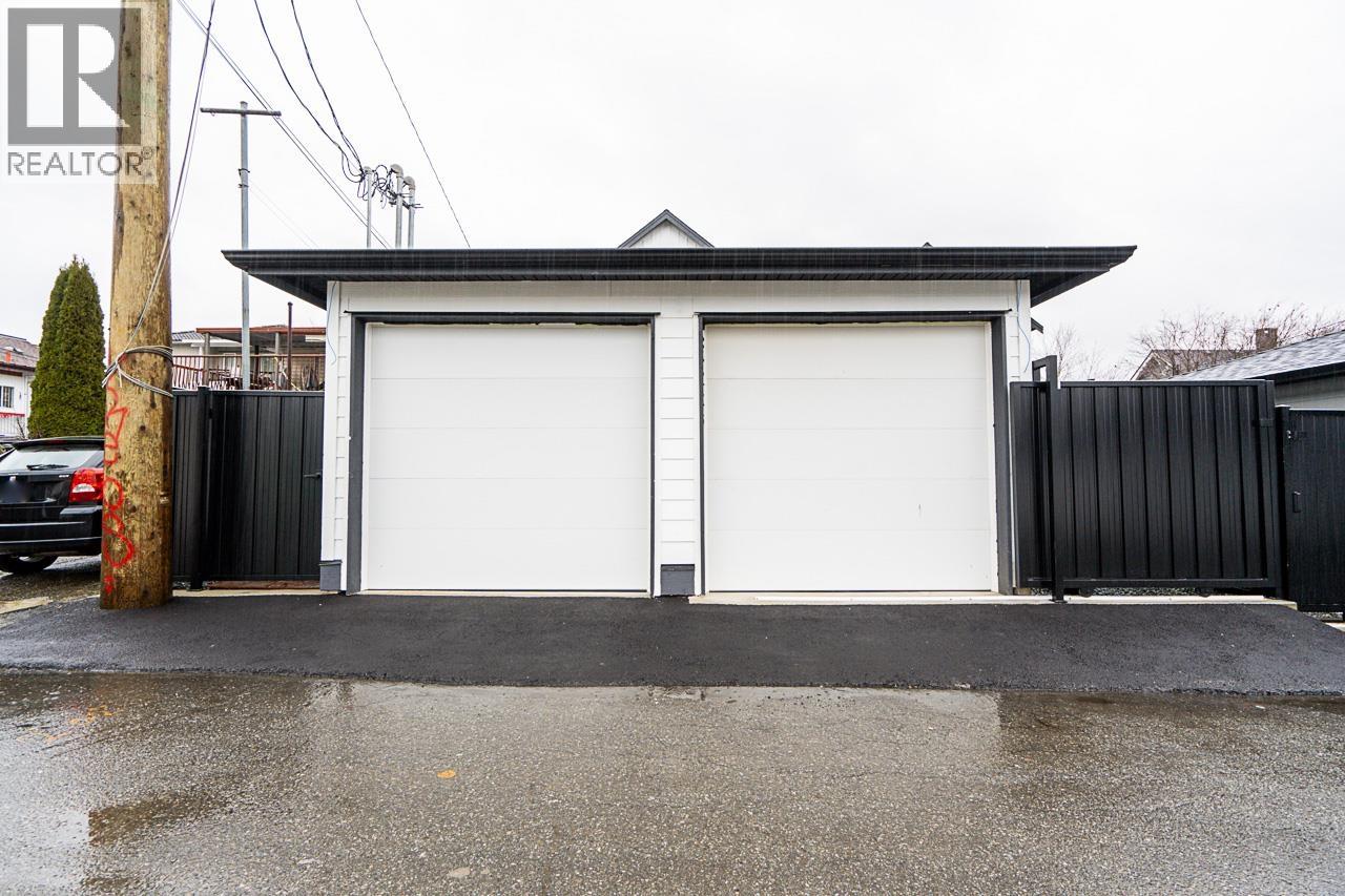Photo 18 of 1 2753 Nanaimo Street, Vancouver BC